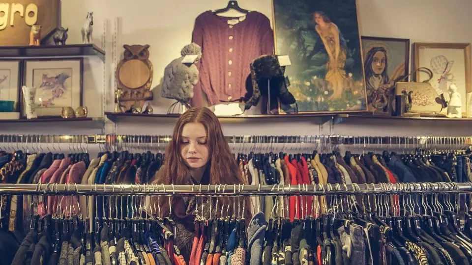 Dueña de una tienda de ropa que vende en línea con WooCommerce